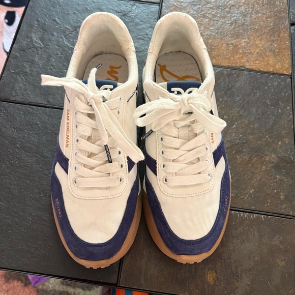 DC women’s White and Navy Sneakers - Picture 1 of 3